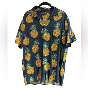 Banana Republic Pineapple Print Medium Rayon Short Sleeve Button Up Shirt - M